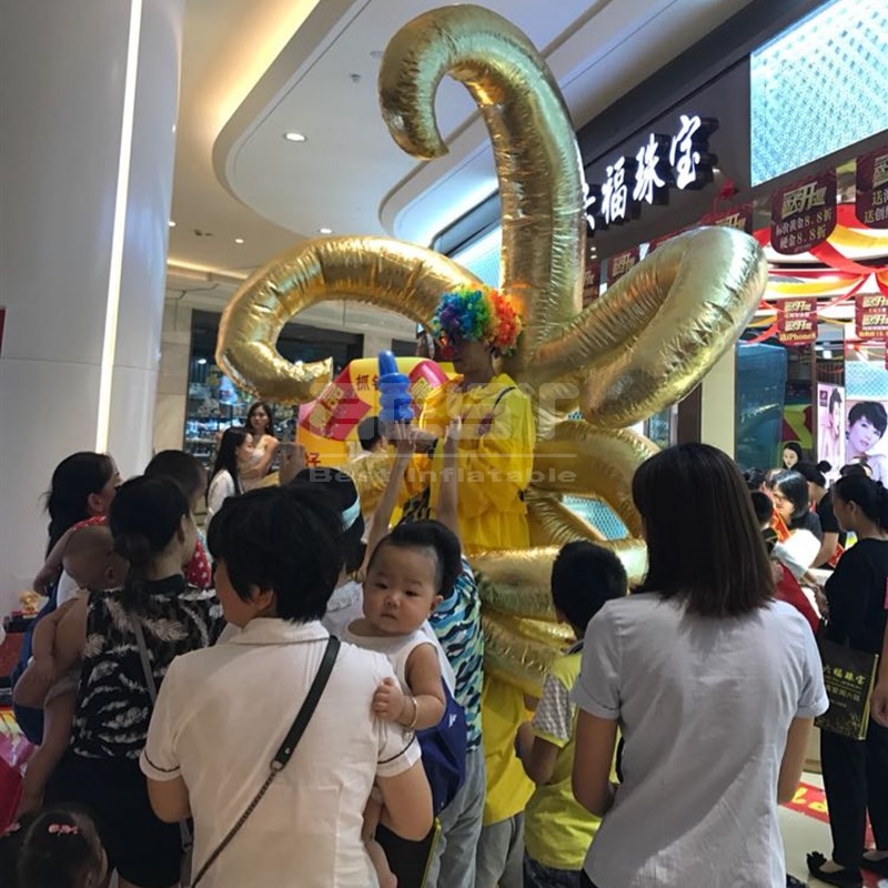 Gold Parade Performance Walking Inflatable Blow Up Wings Balloon For Event Show
