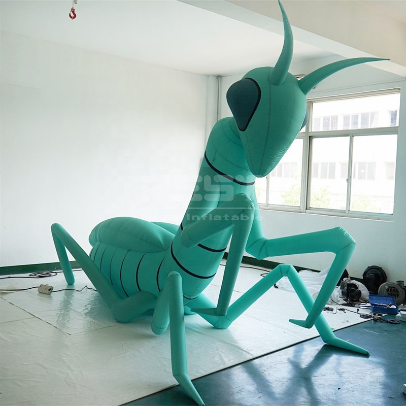 advertising giant inflatable mantis1.jpg