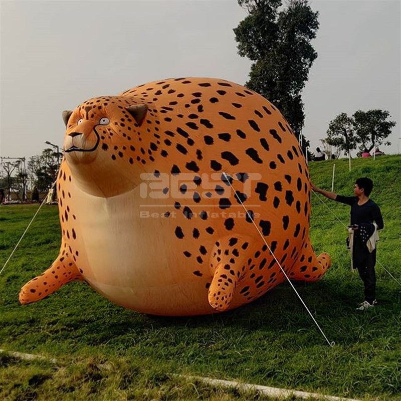 Inflatable leopard cartoon forest animal balloon can be held for parade
